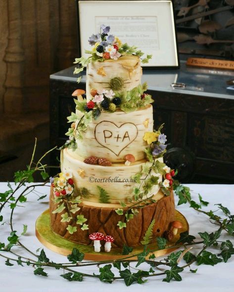 Enchanted Forest Wedding Cake, Enchanted Forest Cake, Wedding Cake Forest, Woodland Wedding Cake, Woodland Cake, Log Cake, Enchanted Forest Wedding, Wedding Cake Ideas, Wedding Cake Table