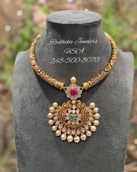 Pretty Gold Necklaces, Fashion Jewelry Necklaces Gold, Temple Jewellery Earrings, Bridal Necklace Designs, Neck Pieces Jewelry, Antique Necklaces Design, Antique Gold Jewelry Indian, Beautiful Gold Necklaces, Pearl Necklace Designs