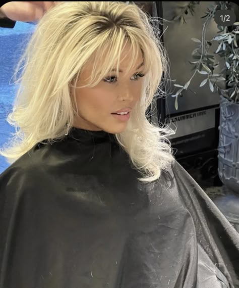 Pam Anderson Haircut 90s, Wispy Bangs 90s Hair, 80s Wispy Bangs, Platinum Blonde Blowout, 90s Bangs Long Hair, Pam Anderson Bangs Haircut, 90s Layered Hair With Wispy Bangs, Bunnie Xo Hair, 90s Supermodel Bangs