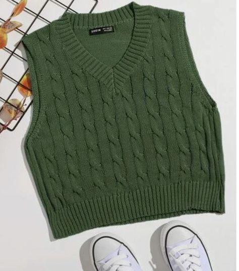 Tshirt Crochet, Lana Aesthetic, Green Academia, Korean Fashion Cute, Vest Outfits For Women, Boujee Outfits, Simple Trendy Outfits, Vest Outfits, Green Tshirt