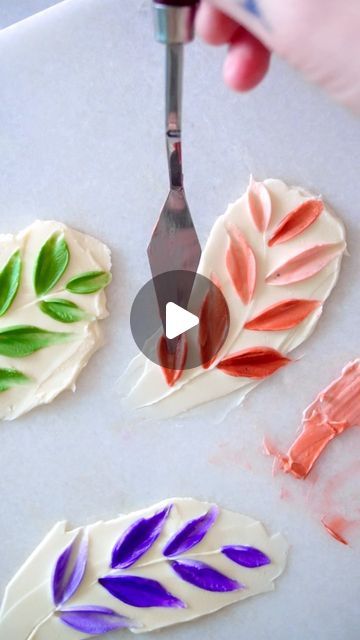 Buttercream Petal Cake, How To Make Leaves With Icing, Piping Leaves, Buttercream Leaves, Leaf Cake, Buttercream Flowers, Baking Cake, Edible Art, Buttercream Cake