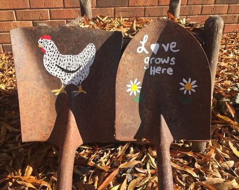 Painted Shovels, Backyard Garden Designs, Backyard Ideas For Kids, Unique Utensils, Lush Backyard, Dollar Store Diys, Barn Crafts, Repurposed Home Decor, Junk Metal Art