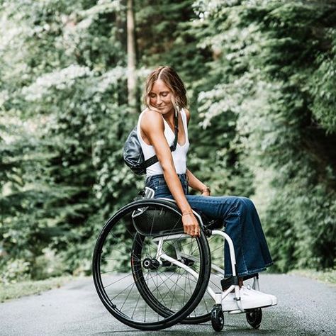 Wheelchair Fashion, Wheelchair Women, Barbara Gordon, Cora Reilly, Disabled People, Detective Comics, Batgirl, People Around The World, Wheelchair