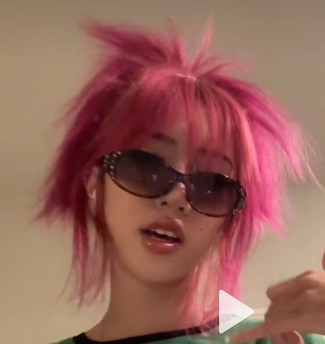 Short Hot Pink Hair, Alt Indie, Hot Pink Hair, Spiky Hair, School Vibes, Punk Hair, Music School, Indie Kids, Teen Titans