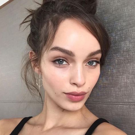 Earring Stacks, Luma Grothe, Admin Login, Natural Everyday Makeup, Jewelry Fashion Trends, Jewelry Essentials, Midi Rings, Editorial Makeup, Everyday Makeup