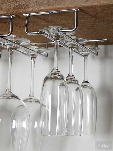 wine glass storage Sneaky Storage, Kitchen Glasses, Creative Storage Ideas, Wire Decor, Wine Glass Shelf, Storage Ideas For Small Spaces, Glass Shelves In Bathroom, Glass Shelves Decor, Built In Buffet