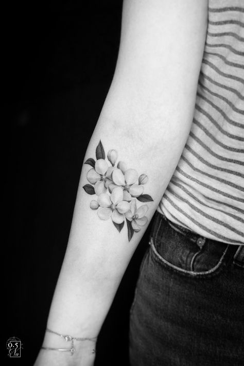 Tuberose flower tattoos design ideas Tuberose Tattoo, Polianthes Tuberosa, Tuberose Flower, Apple Tree Flowers, Dotwork Tattoo, Flower Tattoo Designs, Fake Tattoos, Apple Tree, Tattoo You