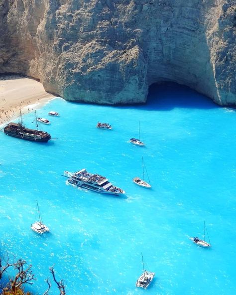 Amazing places, a beautiful place! #travel #traveler #travelling #traveltheworld #wander #travelphotography Greece Tourist Attractions, Myrtos Beach, Mykonos Island, Hiking Routes, Greece Islands, Visiting Greece, Greece Travel, Ancient Cities, Greek Islands