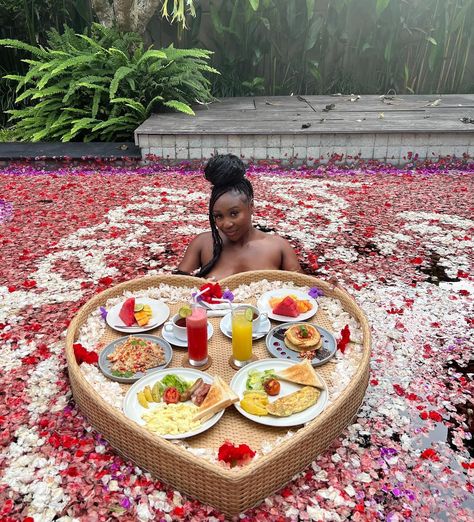 bali dump // one of the best birthdays yet 💓🧚🏾✨ Floating Brunch, Vacation Poses, Bali Food, Bali Vacation, 23rd Birthday, Food Goals, Travel Board, Birthday Flowers, Love And Marriage