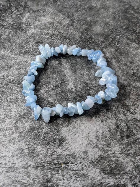 Gemstone Chips Bracelet, Chip Bracelet, Aquamarine Bracelet, Diy Bracelets Patterns, Aquamarine Crystal, Aquamarine Jewelry, Aquamarine Gemstone, Healing Bracelets, Natural Aquamarine