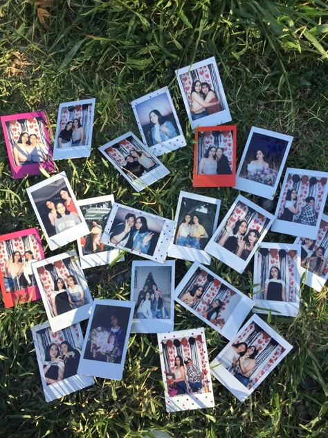 Hangout Aesthetic, Cute Polaroid, Future Photoshoot, City Life Aesthetic, Polaroid Pics, Bestie Photos, Polaroid Ideas, Polaroid Aesthetic, Camera Polaroid