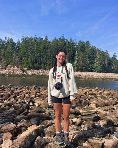 Maine you have my heart 🫶🏼🌲 Summer Maine Outfits, Fall In Maine Outfits, Maine Outfits Fall, Maine Outfits Summer, Maine Outfits, Outdoorsy Outfit, Maine Fashion, Maine Aesthetic, Maine Style