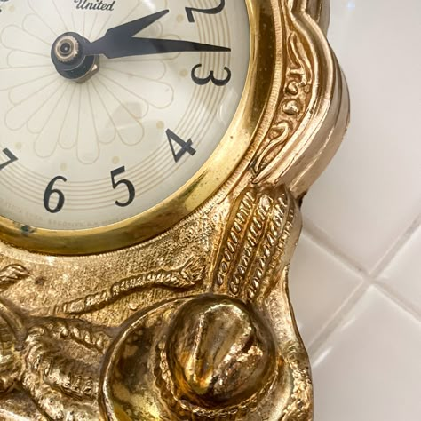 Good detailed clock Gold Theme Aesthetic, Gold Black And White Aesthetic, Gold Cottagecore Aesthetic, Old But Gold Aesthetic, Classy Gold Aesthetic, Pale Gold Aesthetic, Gold Phone Aesthetic, Soft Gold Aesthetic Vintage, Gold Clock Aesthetic