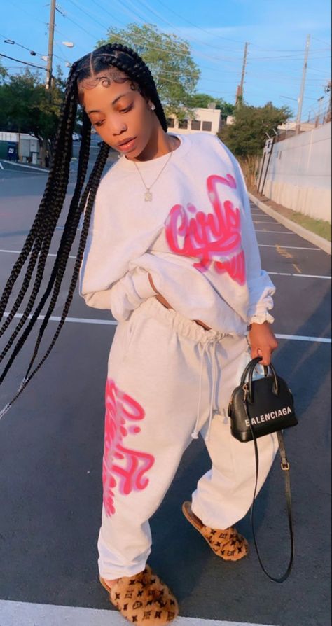 Derra Taylor Hairstyle, Derra Taylor, De'arra Outfits, Fitness Smoothies, Dearra Taylor, Best Braid Styles, Feed In Braids Hairstyles, Future Outfit, Chill Outfits