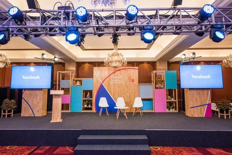 Modern Stage Design Event, Conference Stage Design, Conference Stage, Exhibit Design Inspiration, Corporate Event Design, Tv Set Design, Stage Set Design, Light Backdrop, Google Cloud