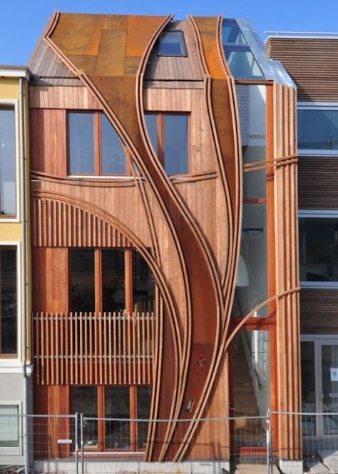 Leiden, South Holland, the agencyarchitecture Rotterdam 24H Architecture has created these two townhouses with stunning wood-clad facades, uniquely contemporary Art Nouveau style. The natural influence continues inside where organic and floral motifs adorn the walls and the stairwell. #architecture ☮k☮ Rotterdam Architecture, Texture Architecture, Wood Facade, Wooden Facade, Plans Architecture, Wood Architecture, Organic Architecture, Modern Architecture House, Building Facade