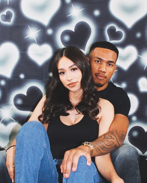 200s Couple Photoshoot, 2000 Backdrop Photoshoot, Old School Pictures 90s Couples, 2000 Valentines Photoshoot, 90s Photo Shoot Couples, Old School Valentines Photoshoot, 2000 Couples Photoshoot Ideas, Old School Backgrounds Photoshoot, 2000 Photoshoot Ideas Family