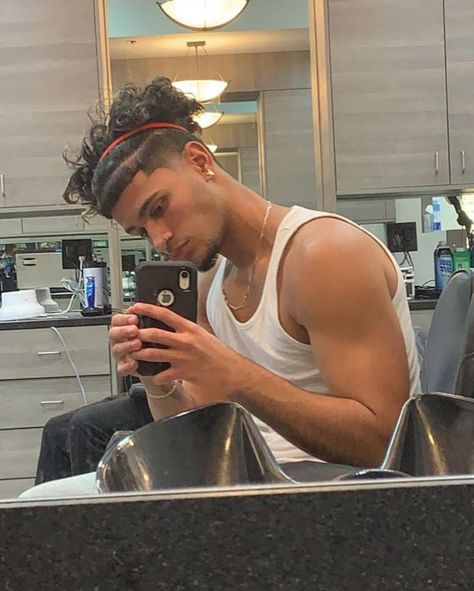 Low Taper With Long Hair, Taper Fade Long Curly Hair, Tapered Hairline, Front Taper, Taper Fade Long Hair, Fade Haircut Curly Hair, Long Curly Hair Men, Burst Fade, Men Haircut Curly Hair