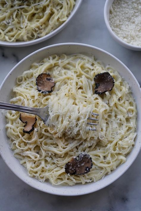 Black Truffle Taglierini Long Pasta, Truffle Sauce, Black Truffle, Easy Pasta Recipes, Parmigiano Reggiano, Dessert Appetizers, Large Pots, Breakfast Dessert, Easy Pasta