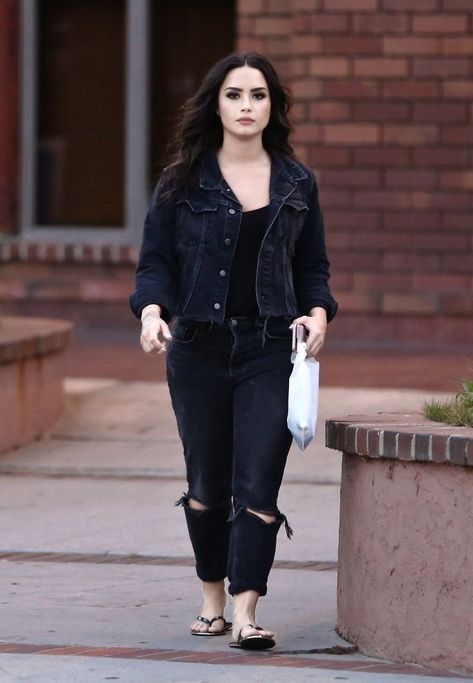 Demi Lavato, Demi Lovato Style, Female Idols, Famous Fashion, Comfy Fashion, Demi Lovato, Outfits Ideas, Beyonce, Normcore