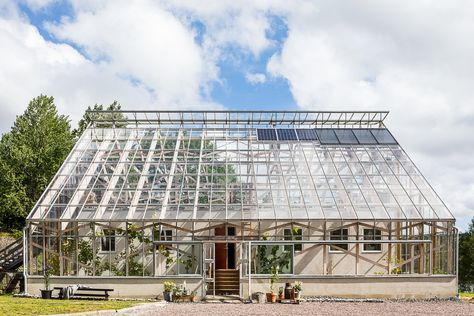 An eco-friendly, lakeside abode with an impressive rooftop terrace is nestled within a greenhouse near Gothenburg. Greenhouse Attached To House, Green House Architecture, Victorian Greenhouses, Modern Outdoor Spaces, Build A Greenhouse, Indoor Greenhouse, Greenhouse Interiors, Home Greenhouse, Greenhouse Effect