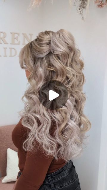 Paige Lauren Whitton | YORKSHIRE BRIDAL HAIR & EDUCATOR on Instagram: "Bridal hair trial 🫶 Watch me create a glam half up hairstyle using a twist wrap curling technique.  If you would like to learn in depth bridal hairstyles, join my academy @paigelauren_hairacademy. The private page is full of hair tutorials to learn instantly 🤍  #halfuphalfdownhairstyle #hairupstyles #hairtutorialvideo #hairvideo #hairinspiration #weddinghairstyle #weddinghairstylist yorkshire wedding, bridal hairstylist, hair education, hair tutorial" Curled Hairstyles Half Up Half Down Tutorial, Wave Hairstyles For Wedding, Volumous Half Up Half Down, Half Updos For Long Hair Tutorial, Hairstyle For Pageant, Hairstyle For A Ball, Tutorial Half Up Half Down Hair, Half Updo Bridal Hair, Half Up Glam Waves