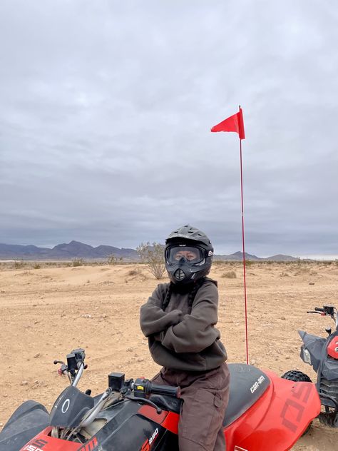 Atv Riding Las Vegas, Glamis Sand Dunes Outfit, Glamis Sand Dunes Riding Outfit, Quad Pictures Photo Ideas, Atv Pictures Ideas, Atv Riding Aesthetic, Atv Riding Outfit, Atv Outfit, Atv Girl