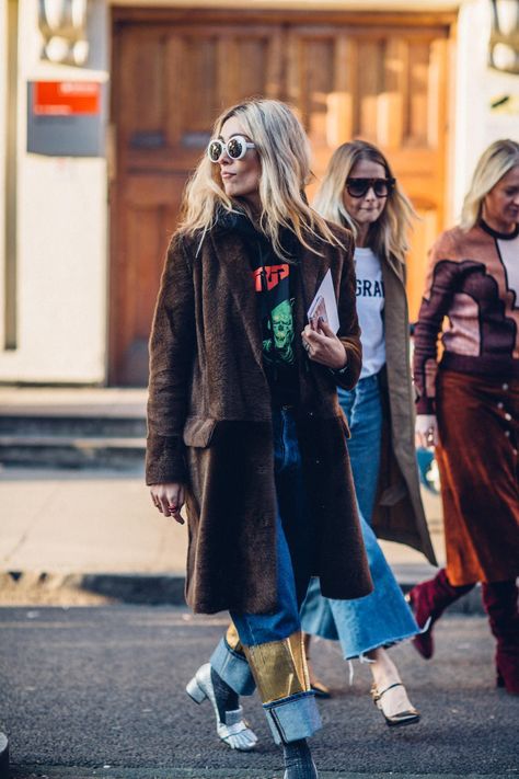 Size 12 Street Style, Layering A Dress, Laura Bailey, London Fashion Week Street Style, Quoi Porter, Street Style 2017, Winter Mode, Streetstyle Fashion, Autumn Street Style