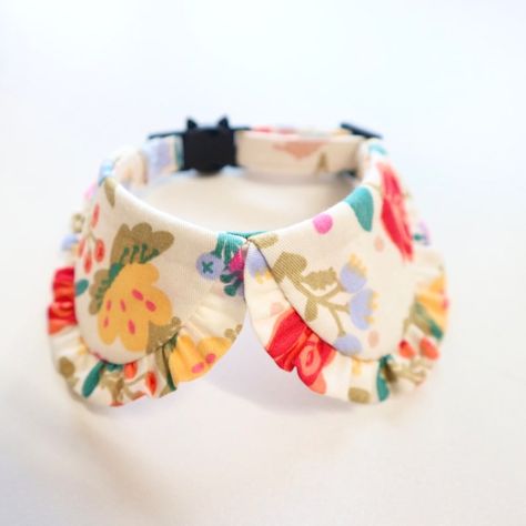 Floral Cat Collar, Shirt Cat Collar, Checked Cat Collar, Styled Cat Collar, Unique Cat Collar, Cat Gifts, Gift for Cat Lovers - Etsy Canada Diy Cat Clothes, Diy Cat Collar, Cute Cat Accessories, Pet Collars Diy, Fancy Cat Collar, Dog Bandana Pattern, Dog Accesories, Dog Clothes Diy, Dog Cafe