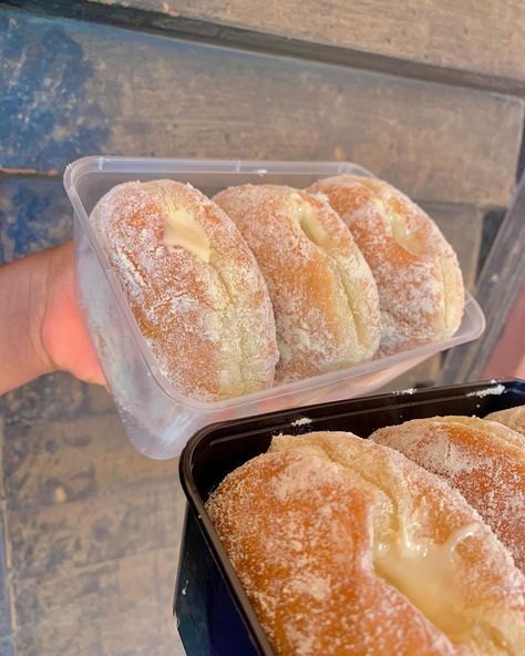 Our weekend treats menu is always uploaded on Tuesday as we take orders from Tuesday till Thursdays Shop 1 or 10 treats from us please 🤭🤗 Treats available this weekend ⬇️ Milky donuts: 3,500 (pack of 3) Foil cakes: 1,500 (small) Milky-chocolate puff puff: 2,500 #weekend #weekendtreats #donuts #cyndiecakes #puffpuff #explore #donutsvendor #donutsinlagos #milkydonuts #donutsinagbara #foilcakes #treats #puffpuffinagbara #foilcakesinagbara Milky Donut, Milky Chocolate, Chocolate Puff, Puff Puff, This Weekend, Donuts, Foil, Cake, 10 Things