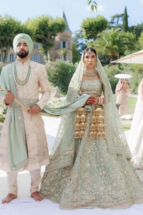 Green Lehengas, Sikh Wedding Dress, Sikh Bride, Wedding Outfits For Groom, Bride And Groom Outfits, Indian Wedding Bride, Pista Green, Couple Wedding Dress, Punjabi Bride