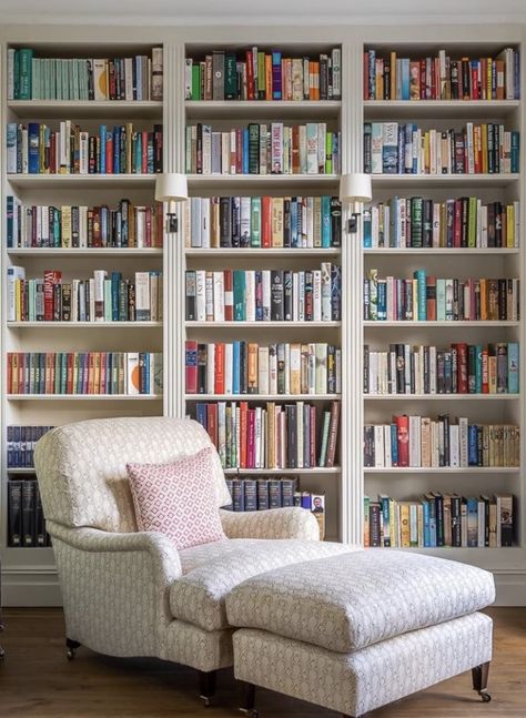 Cozy Home Library, Home Library Rooms, Bookshelf Inspiration, Library Inspiration, Library Room, Casa Country, Library Wall, Home Library Design, Book Room