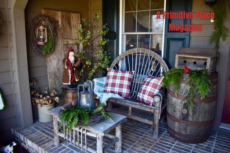 Primitive Front Porch, Christmas Outdoors, Primitive Country Christmas, Primitive Christmas Decorating, Twig Furniture, Outside Christmas Decorations, Country Magazine, Cozy Christmas Decor, Primitive Colonial