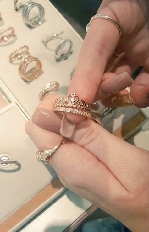 >> Pandora Rose Gold Crown Ring Nails Rose Gold, Pandora Rings Princess, خواتم خطوبة, Nails Rose, Pandora Rose Gold, Tiara Ring, Engagement Rings Princess, Ring Rosegold, Princess Ring