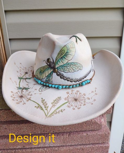 Painted Hats For Women, Custom Hat Ideas, Hippie Hats, Embellished Cowboy Hat, Burnt Hats, Burned Hats, Cowboy Hat Design, Hat Burning, Felted Hats