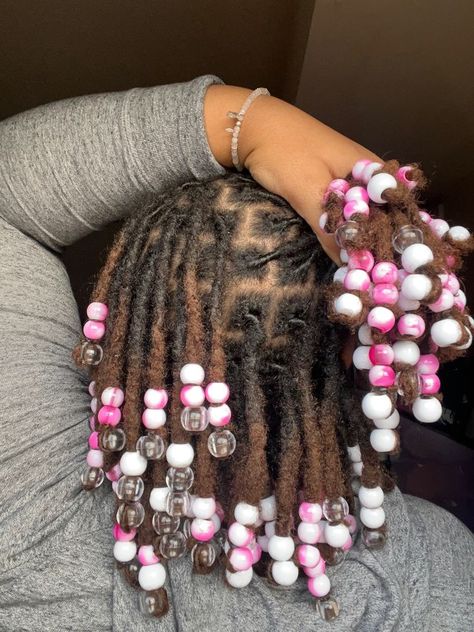 Short Locs With Beads Styles, Locs And Beads, Short Locs With Beads, Beaded Locs, Beads On Locs, Locs Beads, Locs With Beads, Pretty Locs, Cabello Afro Natural