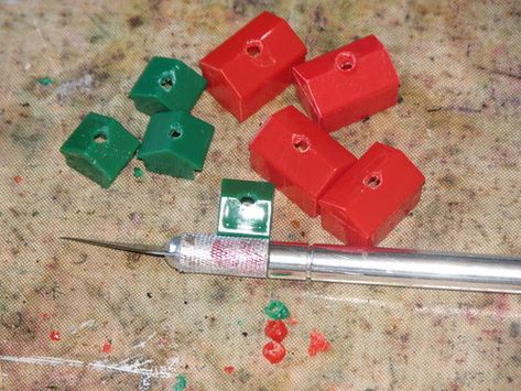 Monopoly Crafts, Monopoly Pieces, Old Board Games, Upcycle Repurpose, Monopoly Game, Ink Stains, Simple Game, Old Games, Ink Stain