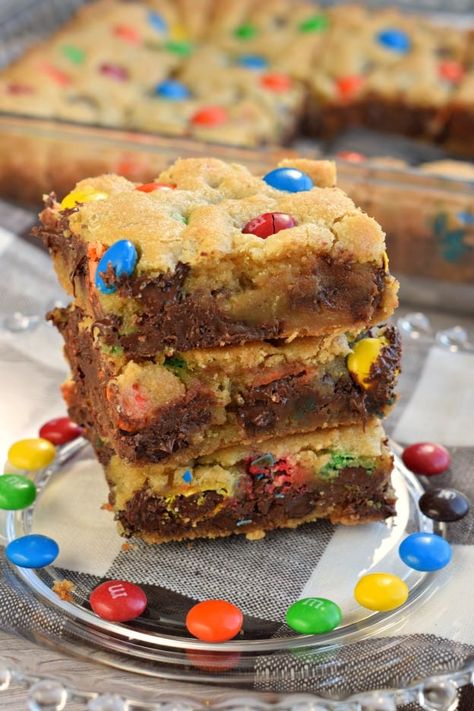 Chocolate Chip M&m Cookie Bars, M M Bar Cookies Recipe, Cookie Bars M&m, M And M Desserts, M M Desserts, M&m Bars Recipe, M&m Cookie Bars, Mm Bars, Quick Dessert Ideas