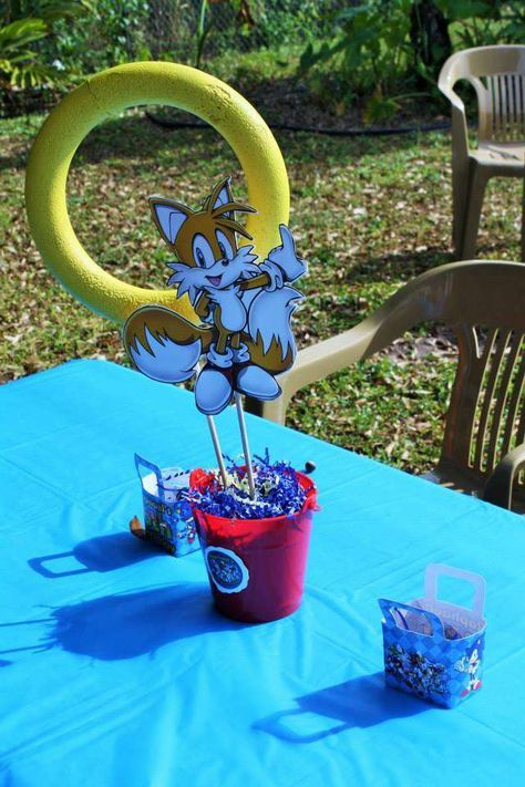 Sonic Birthday Party | CatchMyParty.com Tails Party Sonic, Knuckles Birthday Party, Sonic Centerpieces Birthday Parties, Sonic Food, Hedgehog Birthday Party Ideas, Sonic The Hedgehog Birthday Party, Birthday Event Ideas, Amy Sonic, Sonic Cake