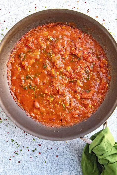 Fra Diavolo Sauce - This fra diavolo sauce recipe is an Italian classic sauce made with juicy tomatoes and fiery chili flakes, perfect for seafood and pasta. So easy to make! #ItalianFood #SpicySauce Diavolo Sauce Recipe, Fra Diavolo Sauce Recipe, Fra Diavolo Sauce, Spicy Red Sauce, Diavolo Sauce, Best Homemade Spaghetti Sauce, Hot Dog Chili Sauce, Sip And Feast, Italian Seafood