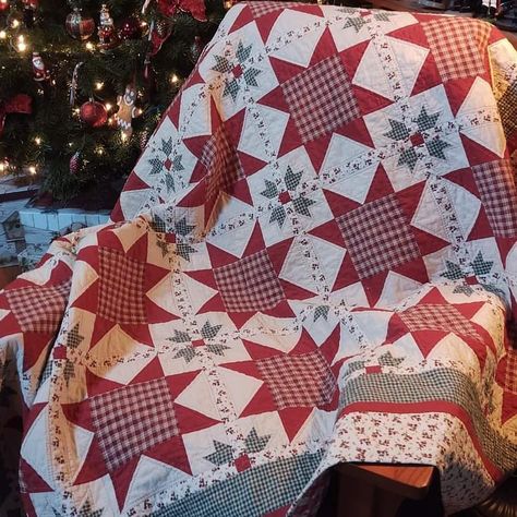 Cottagecore Quilt Pattern, Christmas Quilts Ideas Free Pattern, Vintage Christmas Quilt, Vintage Quilt Blocks, Quilt Stars, Christmas Quilting Projects, Winter Quilt, Vintage Quilts Patterns, Christmas Patchwork