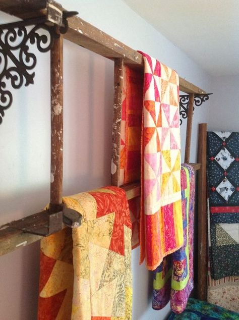 http://thecottagemarket.com/2017/02/47-ideas-repurposing-old-ladders-farmhouse-style.html Ladder Repurpose Ideas, Displaying Quilts, Repurposed Ladders, Wooden Ladders, Old Wooden Ladders, Farmhouse Ladder, Quilt Ladder, Quilt Hangers, Old Ladder