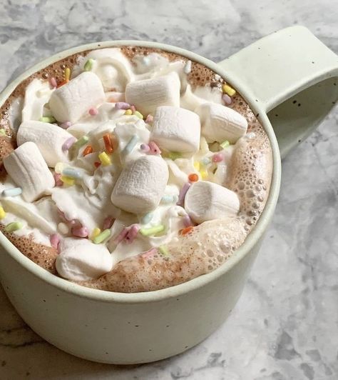 Marshmallows Aesthetic, Italian Hot Chocolate Recipe, Hot Chocolate Marshmallows, Aesthetic Winter, Kawaii Food, Food Is Fuel, Winter Aesthetic, Yummy Drinks, Aesthetic Food