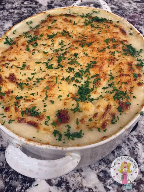 Mashed Potato Chicken Pot Pie Recipe For Thanksgiving Dinner, Chicken Mashed Potatoes, Buttery Mashed Potatoes, Pie And Mash, Potato Chicken, Pot Pie Filling, Mashed Potato Casserole, Pot Pie Casserole, Chicken Pot Pie Casserole