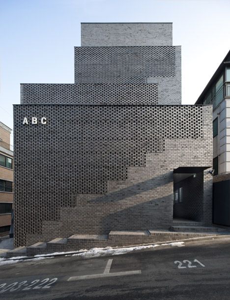 Brick Architecture, Brick Facade, Building Facade, Greenwich Village, Salou, Brick Building, Zaha Hadid, Architecture Exterior, Facade Architecture