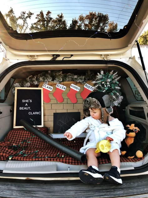 Trunk or treat idea: Cousin Eddie + National Lampoon’s Christmas Vacation #trunkortreat #christmasvacation #cousineddie #ClarkGriswold Cousin Eddie Toddler Costume, Eddie Christmas Vacation Costume, Cousin Eddie Costume Kid, Christmas Vacation Photo Ideas, Trunk Or Treat Ideas Christmas Theme, Christmas Vacation Family Costumes, Christmas Vacation Family Photos, Christmas In October Trunk Or Treat, Christmas Themed Trunk Or Treat