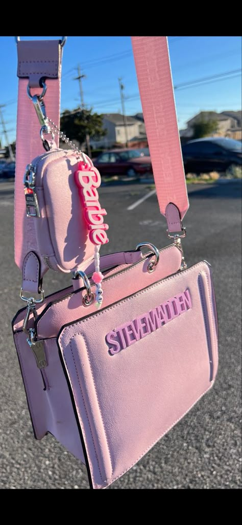 Pink Steve Madden Purse, Trendy Purses, My Style Bags, Steve Madden Purse, Pink Lifestyle, Luxury Bags Collection, Purse Essentials, Pretty Shoes Sneakers, Handbag Essentials