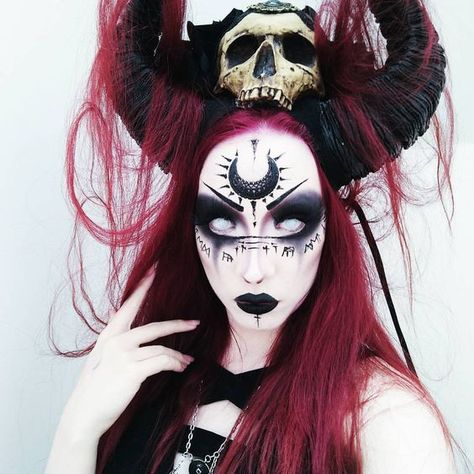 Satanic Makeup, Witchy Makeup, Demon Makeup, Make Up Diy, Demon Costume, Fantasy Make-up, Devil Makeup, Halloween Make-up Looks, Halloweenský Makeup