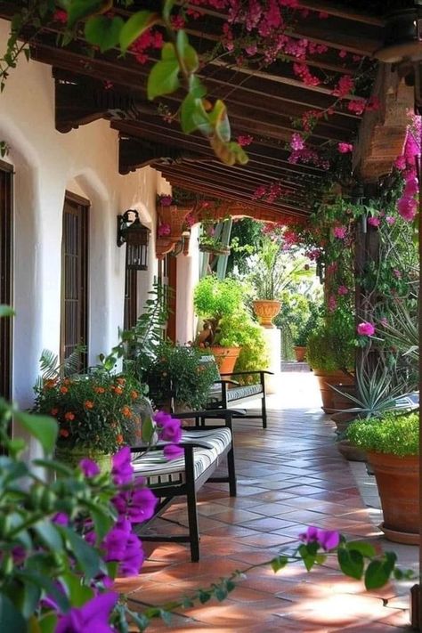 Spanish Patio Ideas, Spanish Kitchen Decor, Patio Decor Inspiration, Spanish Patio, Small Patio Ideas, Mexican Garden, Taman Air, Hacienda Style Homes, Patio Deck Designs