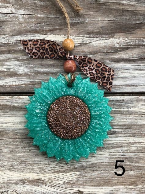 Handmade Air Freshener, Car Air Freshener Diy, Freshie Ideas, Homemade Air Freshener, Cute Beads, Diy Air Freshener, Cool Car Accessories, Car Freshies, Aroma Beads